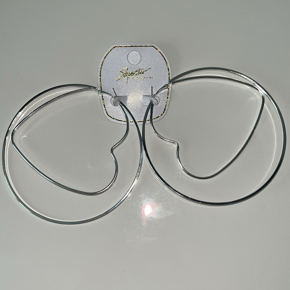 Heart shape hoop earrings - Picture 5 of 6